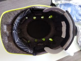 Casco, guantes y protección auditiva