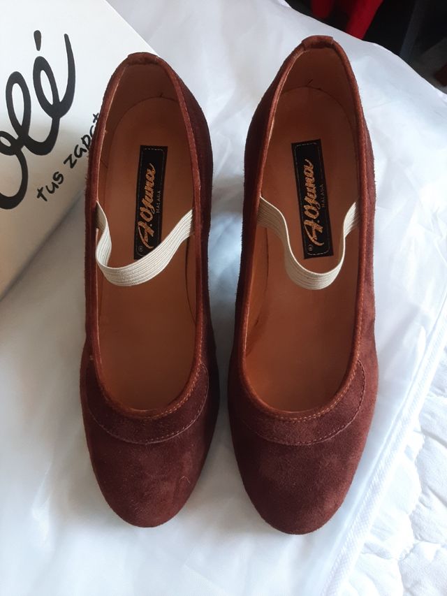 Tacones de flamenca de ante marrón