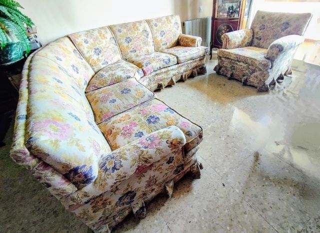 Sofá rinconera 6 plazas  y sillón vintage a juego