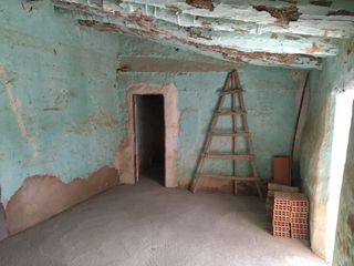 Parcela rústica con casa antigua