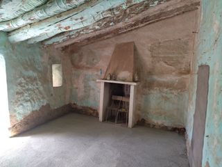 Parcela rústica con casa antigua