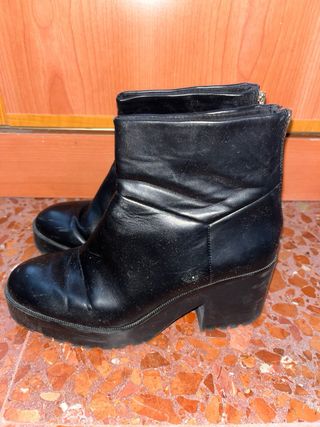 Botines negros lisos Pull