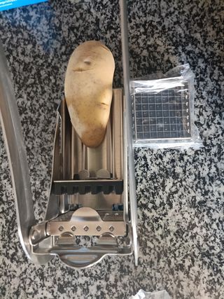 Cortador de patatas acero inoxidable, sin usar.