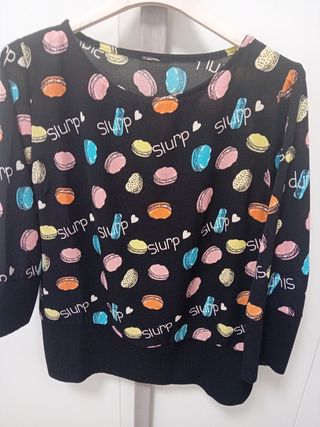 Maglia nera stampa macarons