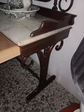 Lavabo antiguo con espejo finales del XIX.