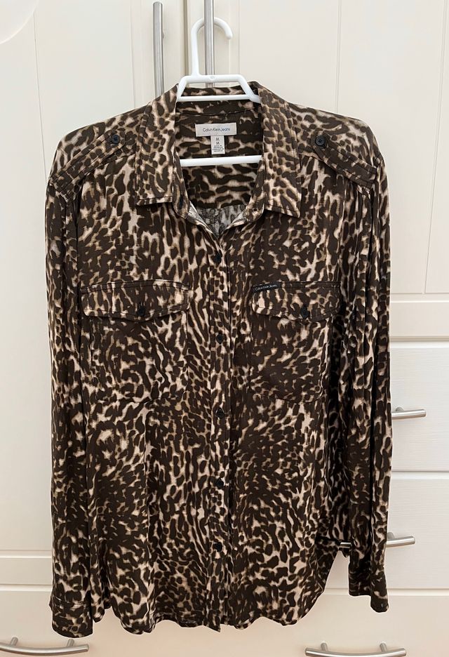 Camisa Calvin Klein animal print