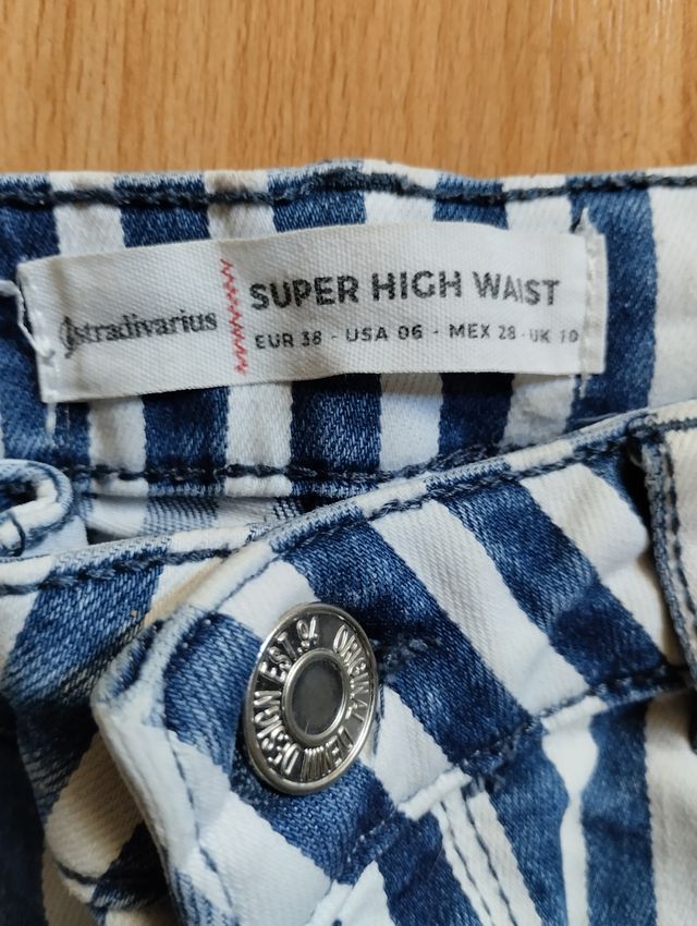 Jeans Stradivarius rayas azul-blanco, talla 28