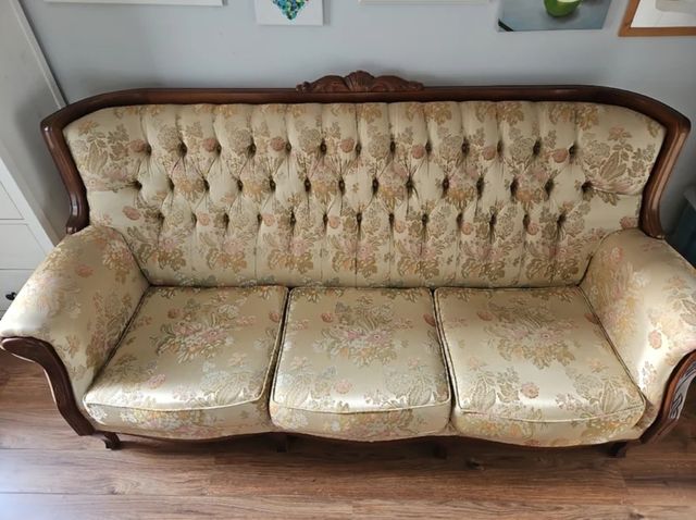 Sofá isabelino antiguo