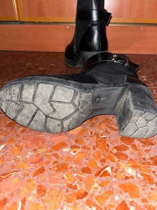 Botines negros con hebilla  Talla 38