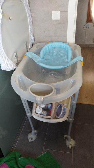 Bañera bebé, con cambiadoré Marca Bebedue
