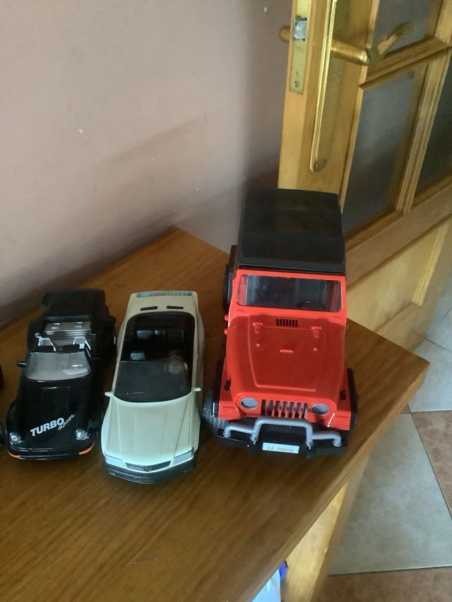 Coches juguete medianos