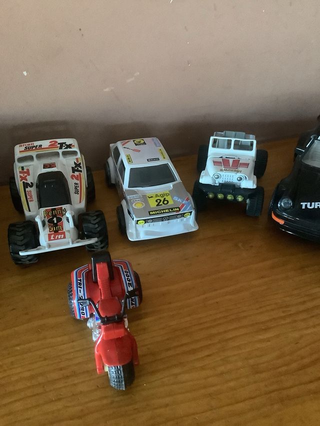 Coches juguete medianos