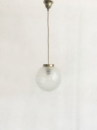Lampadario vintage anni ‘50 in vetro satinato 