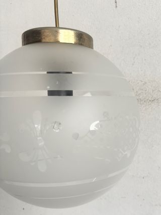 Lampadario vintage anni ‘50 in vetro satinato 