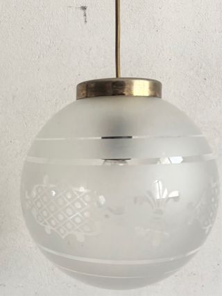Lampadario vintage anni ‘50 in vetro satinato 