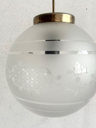 Lampadario vintage anni ‘50 in vetro satinato 