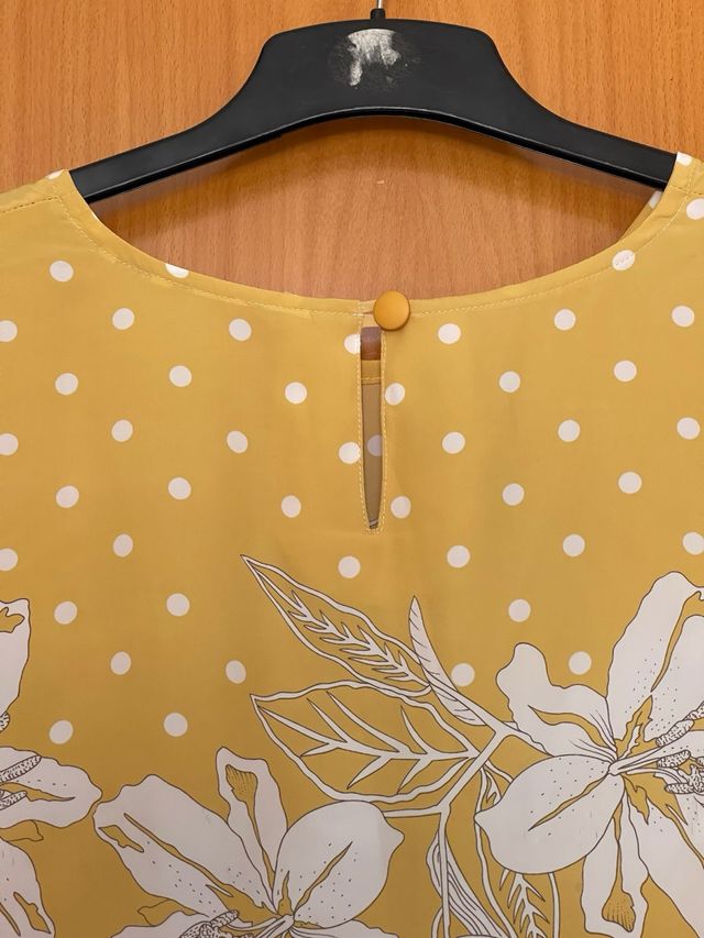 Conjunto blusa y falda lunares amarillo