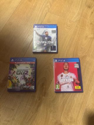 Play Station 4 con 2 mandos y 3 juegos