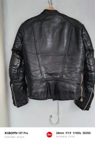 Chupa motera de piel