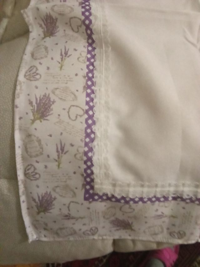 Tovaglietta ricamata lavanda 82*82