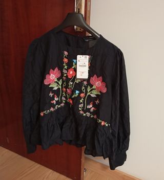 Blusa Zara negra bordada - Talla XL