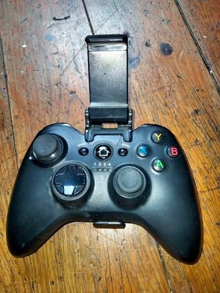 Mando videojuegos con soporte