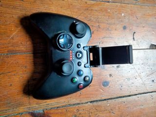 Mando videojuegos con soporte