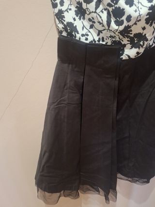 Vestido negro y blanco, corto
