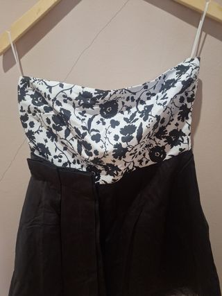 Vestido negro y blanco, corto
