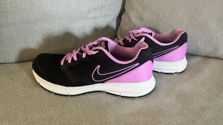 Zapatillas Nike mujer - negras y moradas