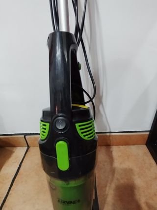 Aspiradora Vertical sin bolsa 1000w potencia.