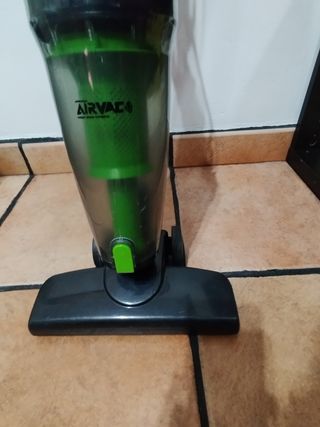 Aspiradora Vertical sin bolsa 1000w potencia.
