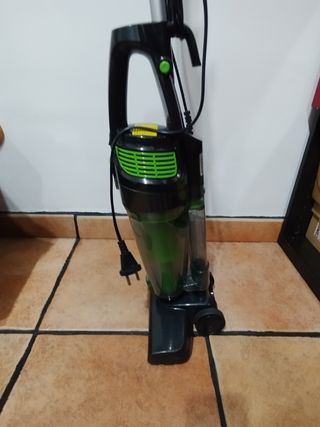 Aspiradora Vertical sin bolsa 1000w potencia.
