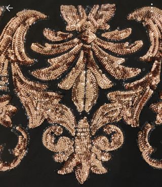 Mini falda lentejuelas negra y dorada. 