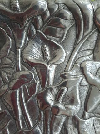 BANDEJA RECTANGULAR DE METAL - PELTRE - VINTAGE.