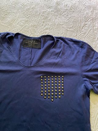 Camiseta Zara bolsillo tachuelas 