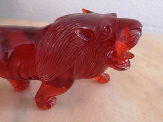 Figura León Resina China Antigua