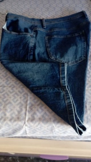 PANTALÓN VAQUERO CORTO BERMUDA 