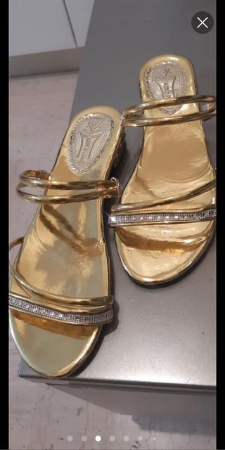 Sandalias doradas