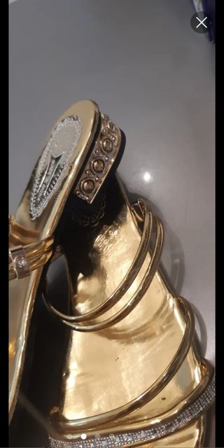 Sandalias doradas