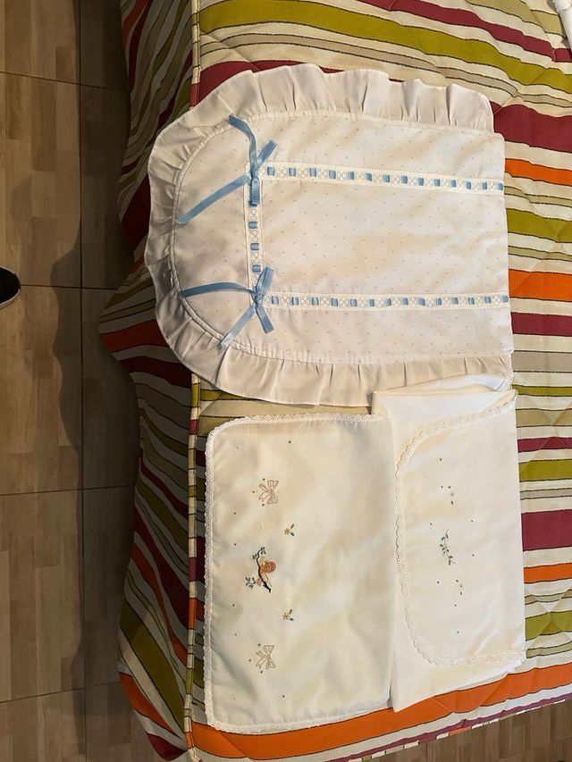 colcha de coche y dos sabanas