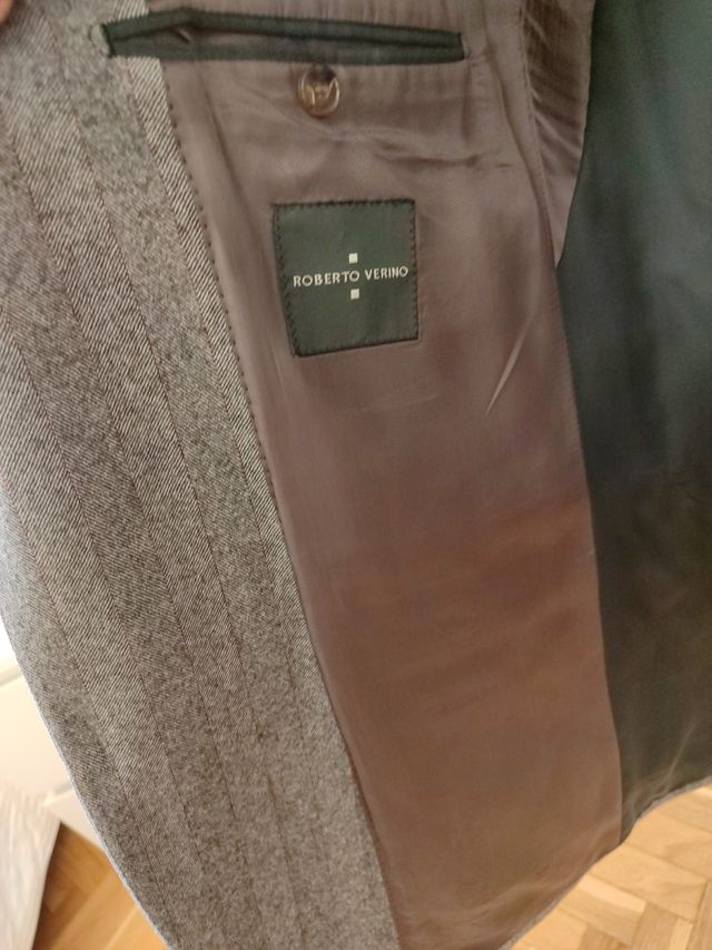 Traje Roberto Verino. Medidas en la descripción.