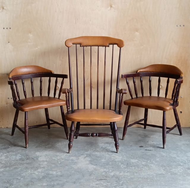 Sillería antigua de madera y cuero (3 piezas)