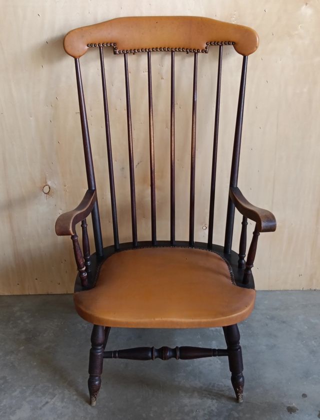 Sillería antigua de madera y cuero (3 piezas)