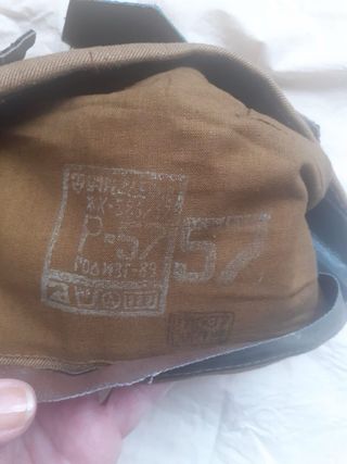 Gorra militar soviética con insignias