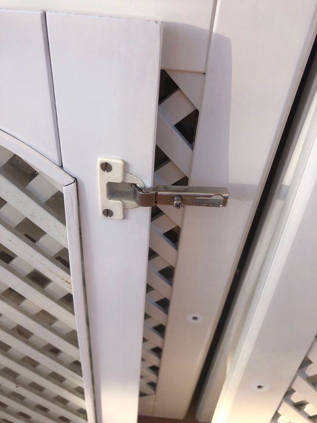 6 Puertas pequeñas blancas armario