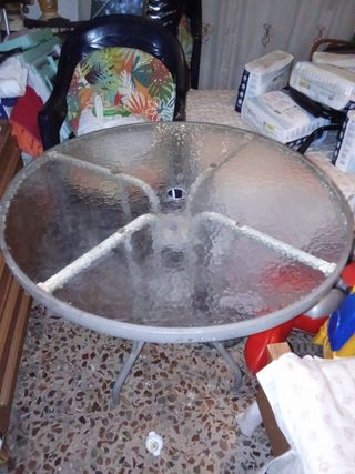 Mesa y sillas de jardín