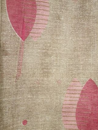 Cortina juvenil con decoración