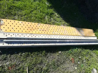 Andamio metálico antiguo hay 5 cuerpos de andamios