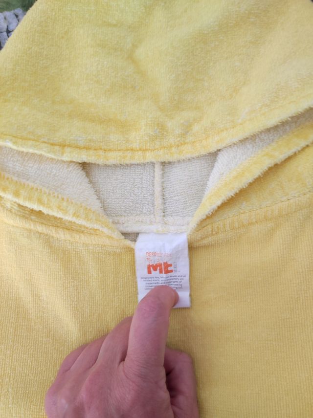 Poncho de playa MINIONS TALLA 6 años .
